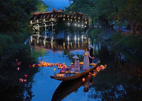 Floating Flower Lanterns by Betty Chan – Honourable Mention